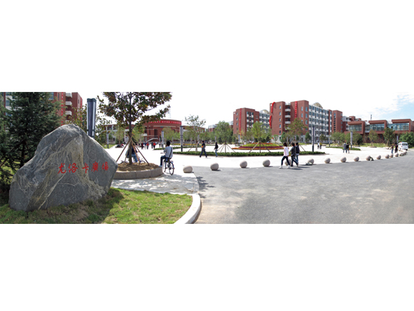 2011年我公司出资300万元设立山东科技大学J9.COM奖学金及成立J9.COM广场01